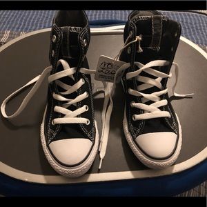 NEW NWT KID’S BLACK CONVERSE SNEAKERS SIZE 13